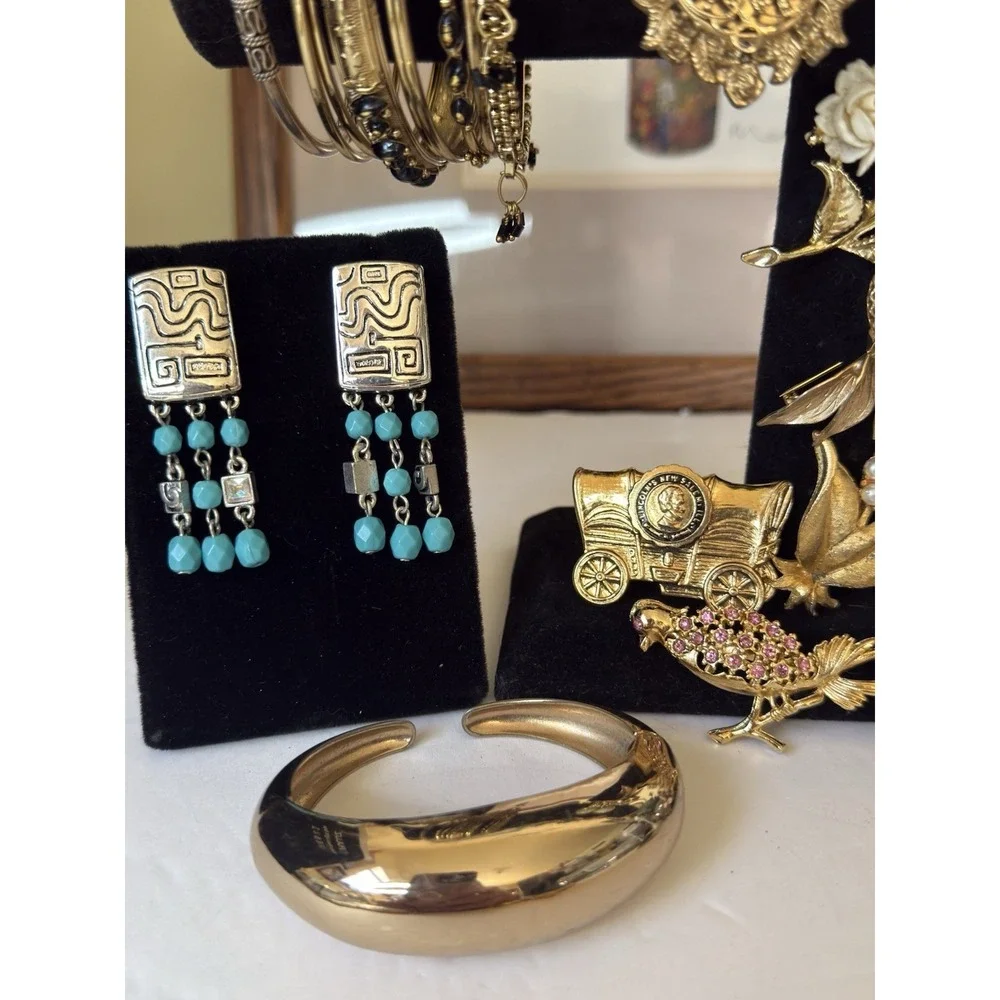 Vintage 30 Pc Costume Jewelry Lot‎ Earrings Bracelet Brooches Rhinestone